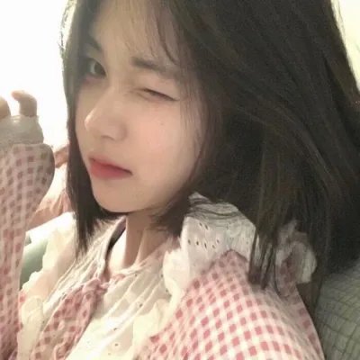 绯红色的窗帘