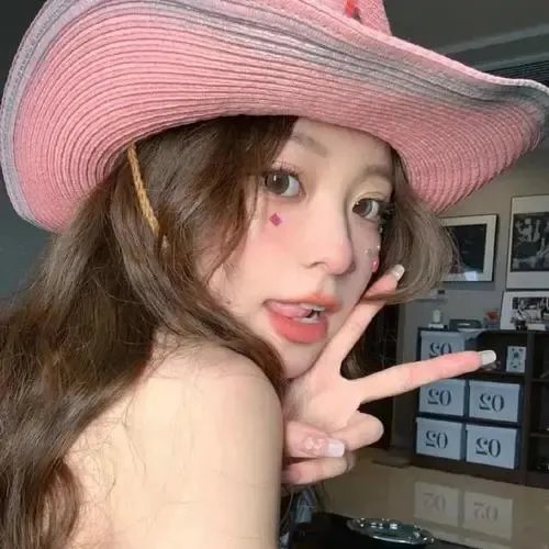 红衣小女孩